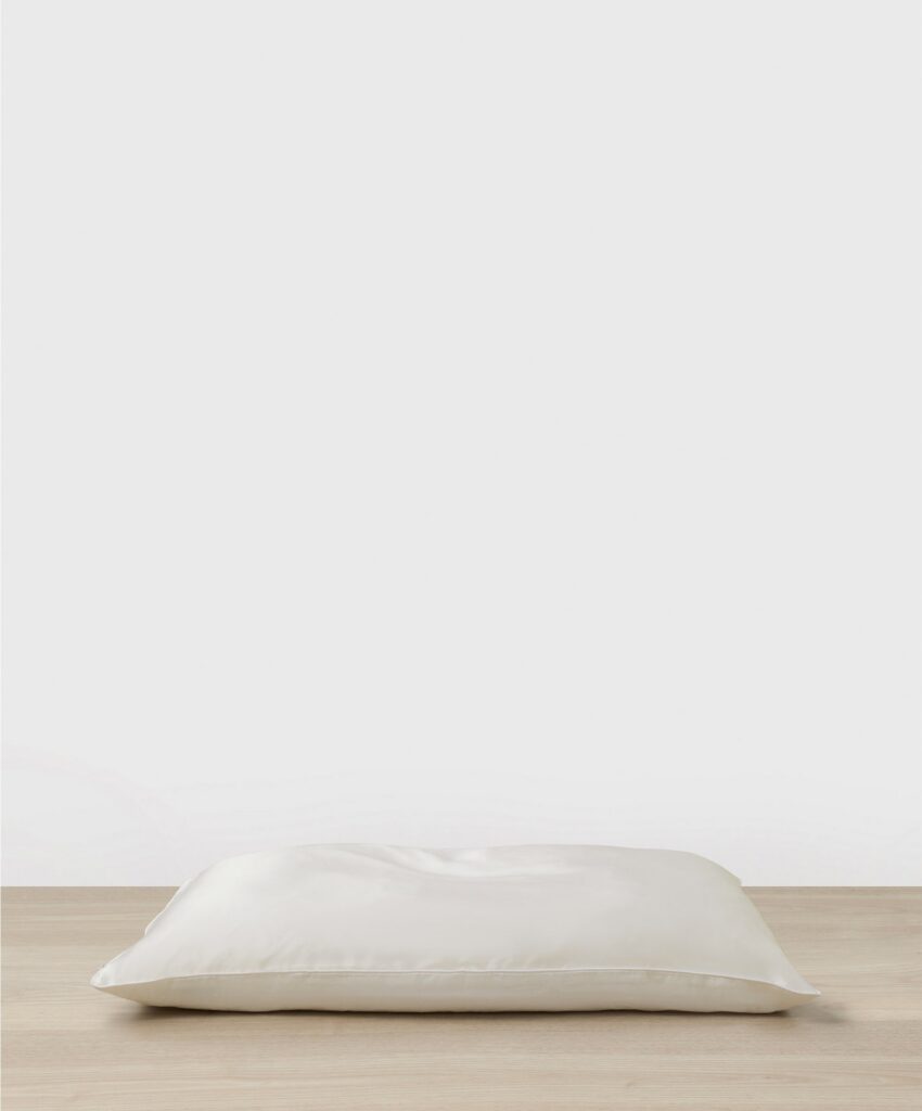 Piped Silk Linen Pillowcase Pair in Ivory