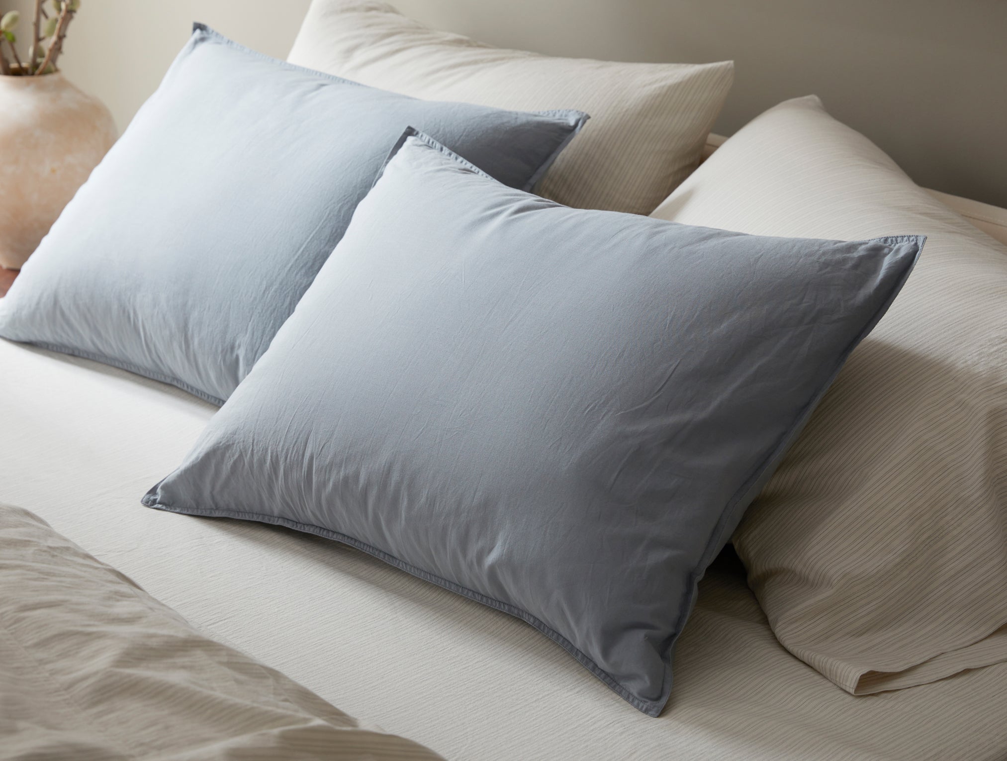 Steel Blue Crinkled Percale Pillow Sham for Everyday Comfort - Image 2