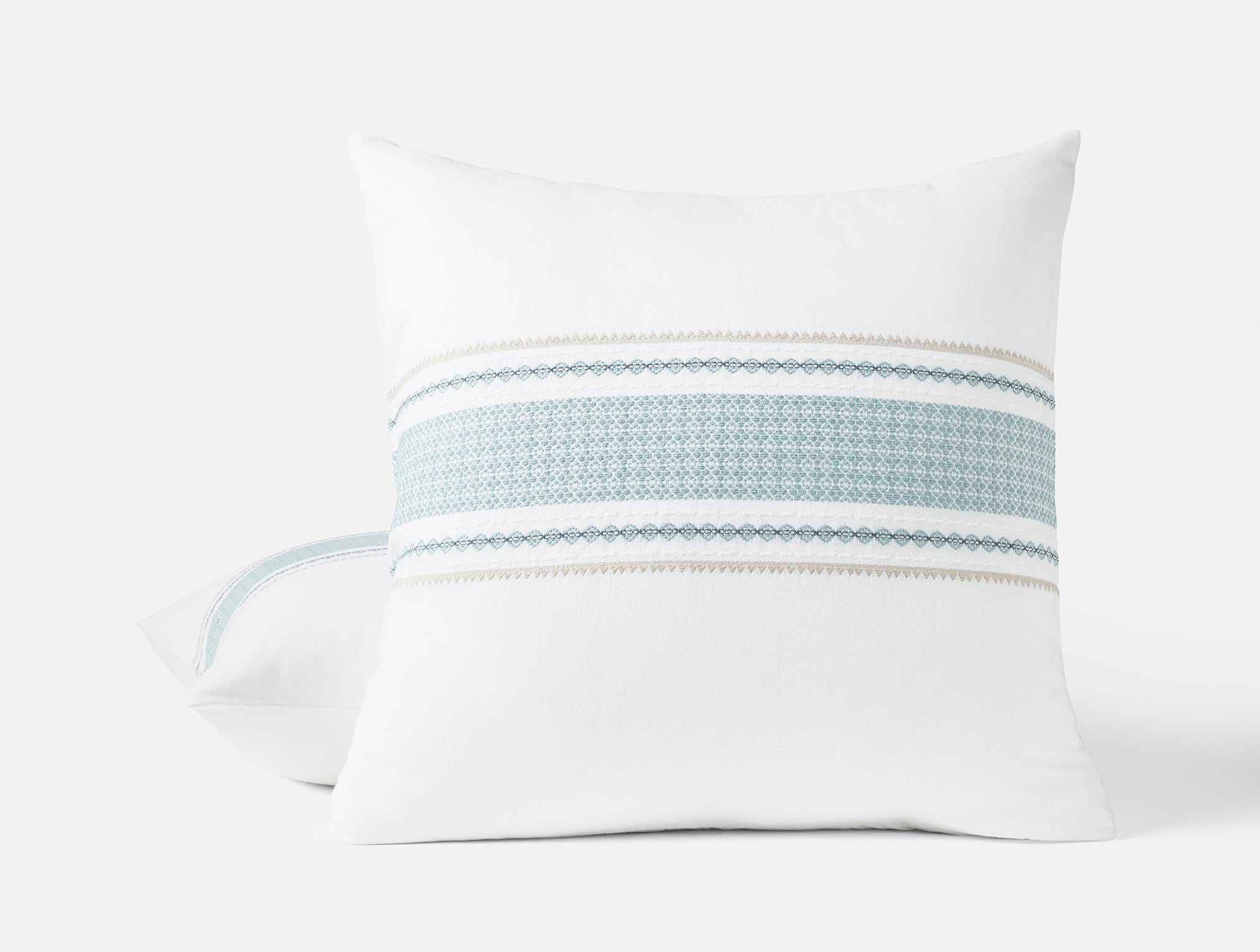 White Classic Textile Pillow Sham for Everyday Comfort - Image 3
