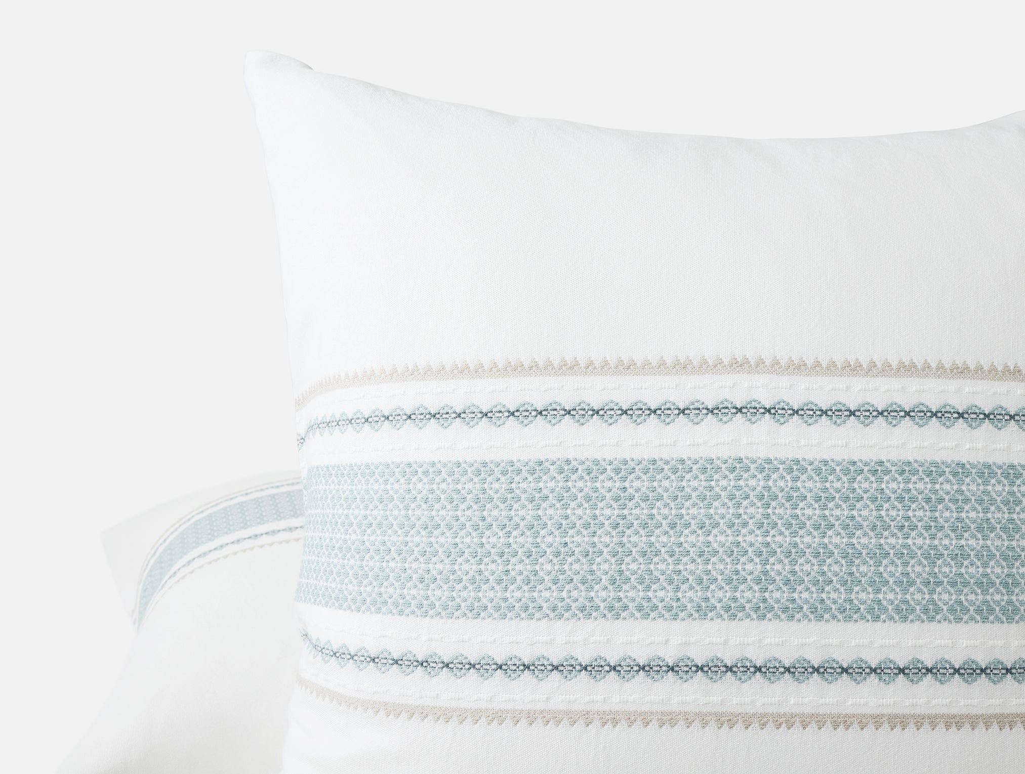 White Classic Textile Pillow Sham for Everyday Comfort - Image 5