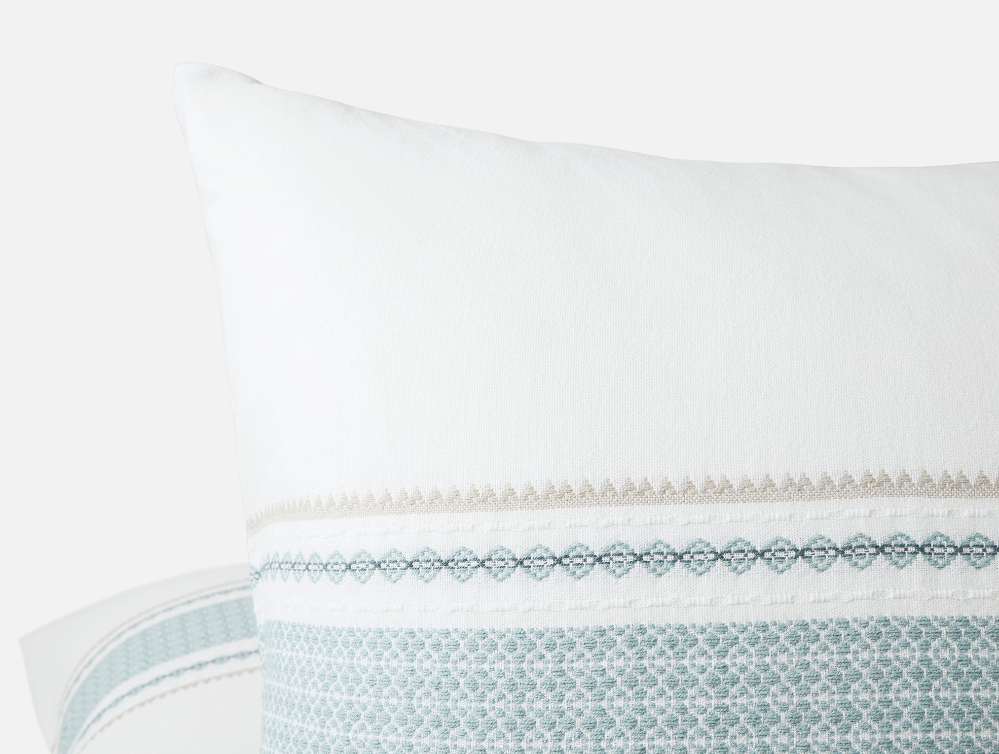 White Classic Textile Pillow Sham for Everyday Comfort - Image 6