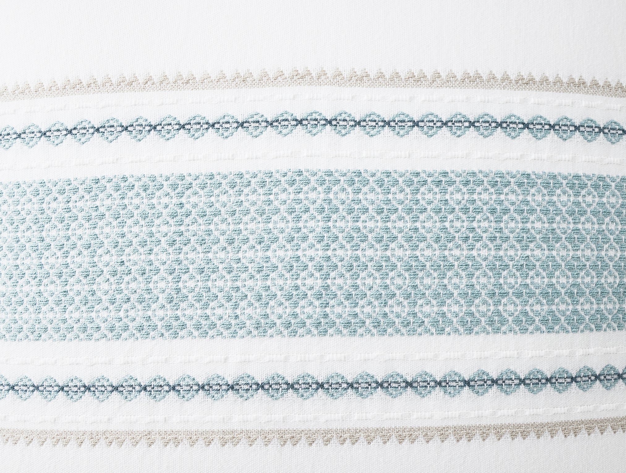 White Classic Textile Pillow Sham for Everyday Comfort - Image 7