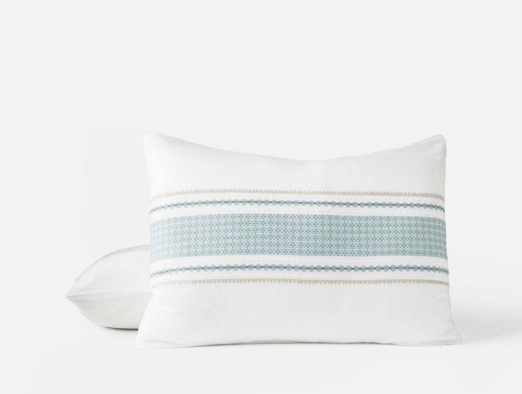 White Classic Textile Pillow Sham for Everyday Comfort