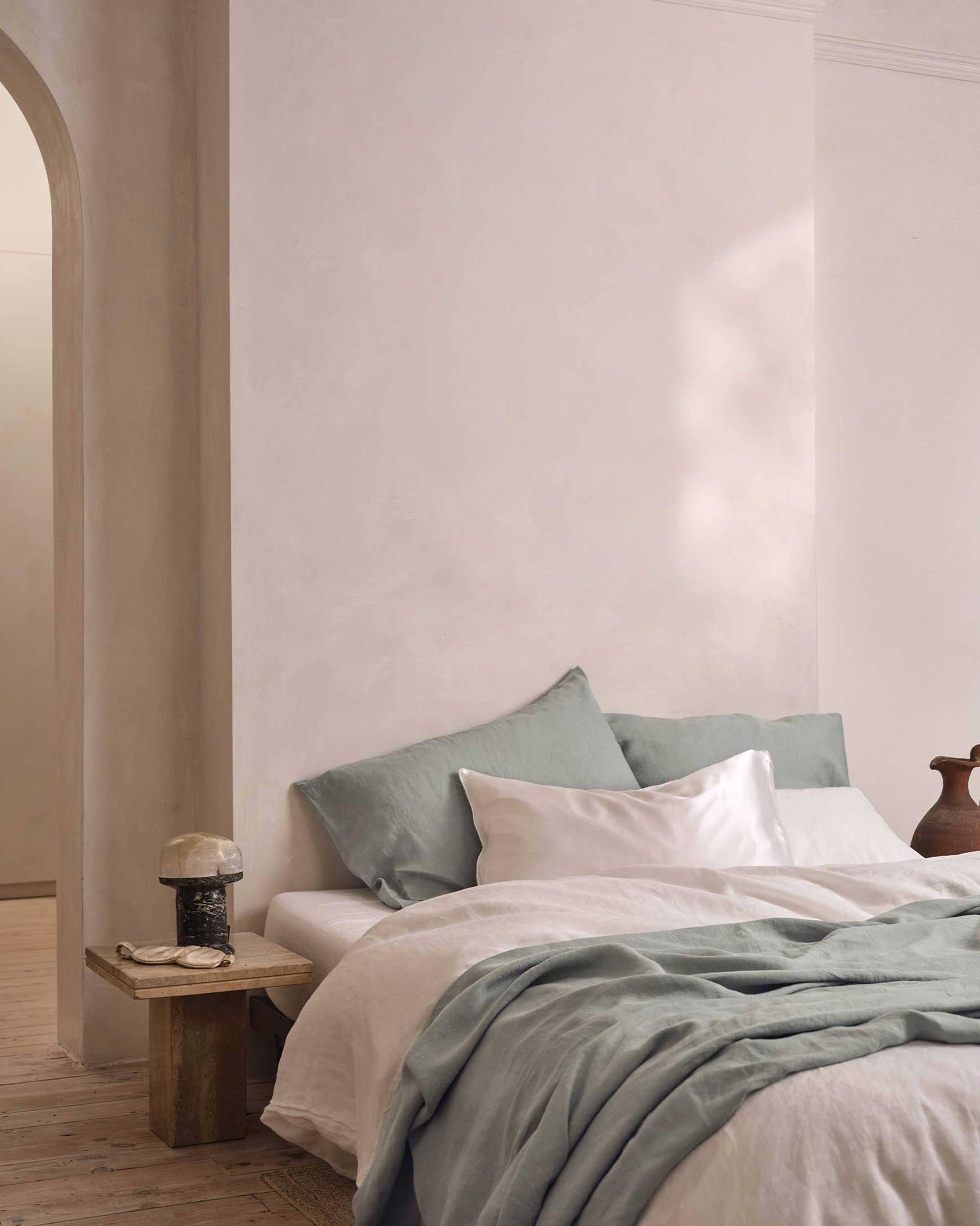 Piped Silk Linen Pillowcase Pair in White - Image 5